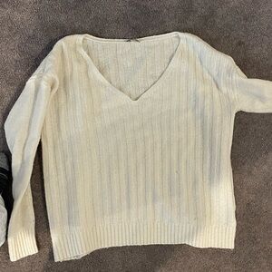 Gap - Elegant Cream V-Neck Sweater